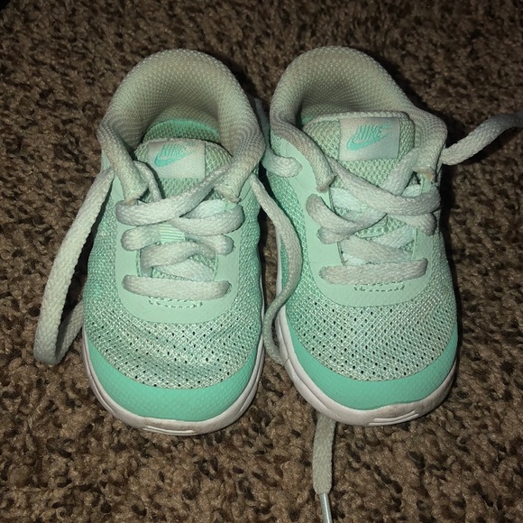 Nike - Picture 2 of 3